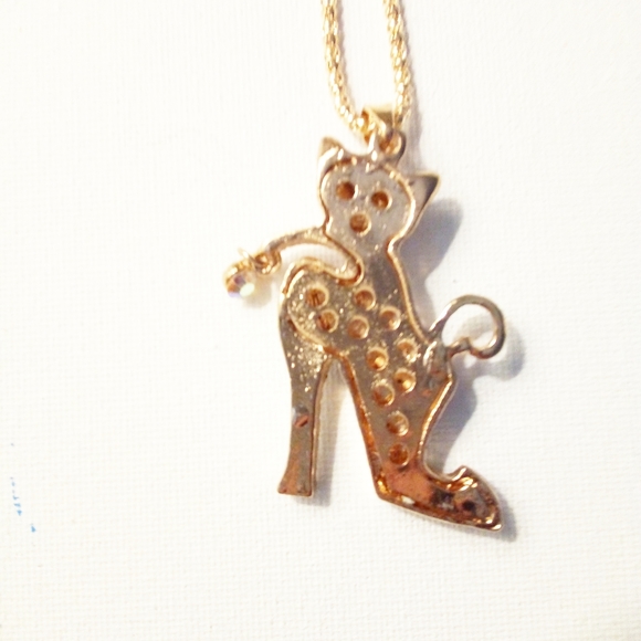 Kitty in a Purple Shoe Necklace - Picture 3 of 5